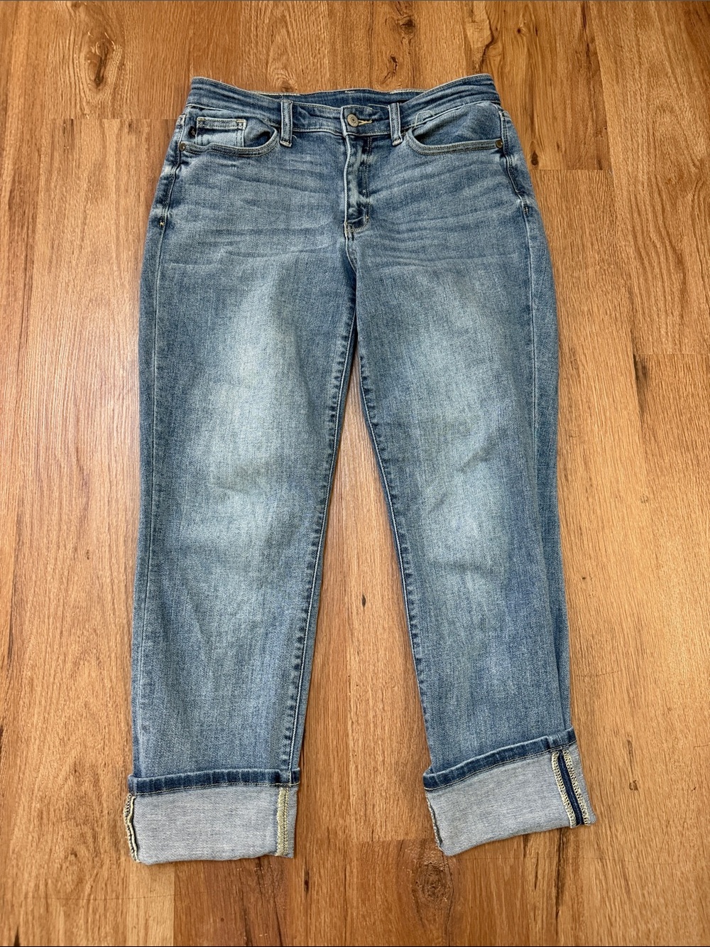 Judy Blue Light Blue Cropped Cuffed Jeans, size 7 (28”)